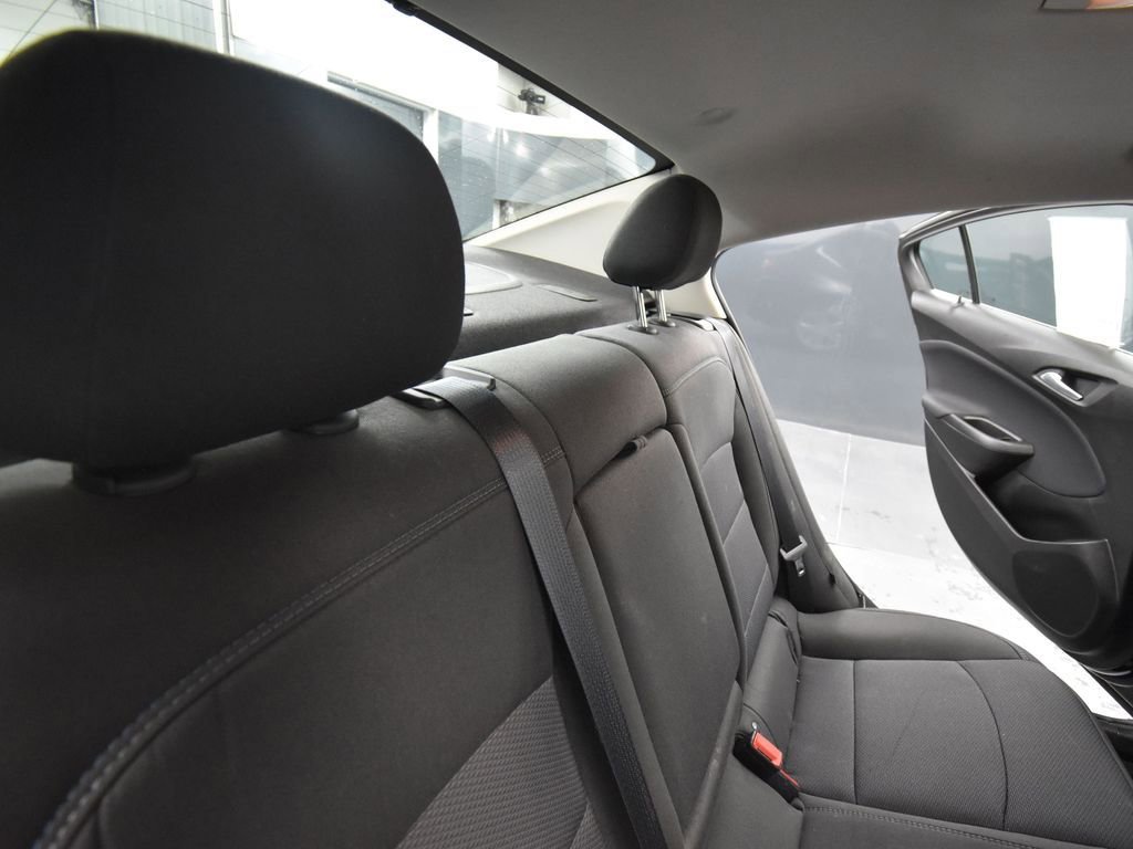 Used 2018 Chevrolet Cruze LT w/ LT True North Edition image 19