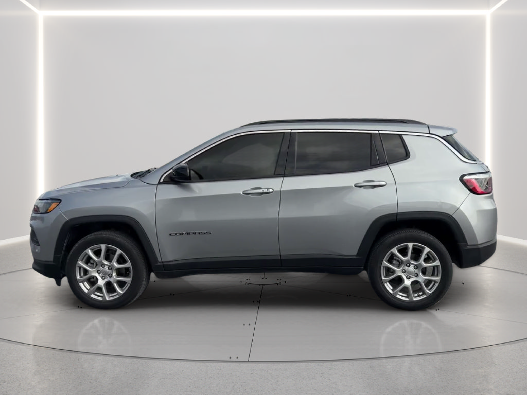 Used 2022 Jeep Compass Latitude AWD/4WD image 8