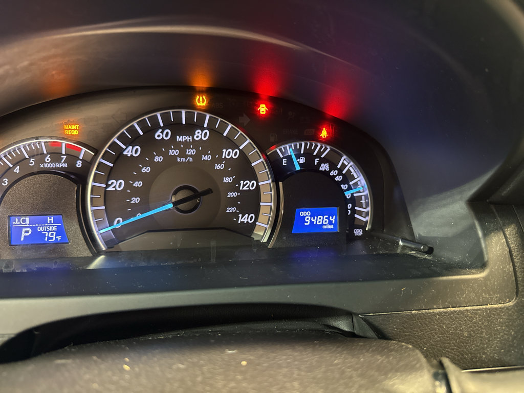 Used 2014 Toyota Camry SE FWD image 19
