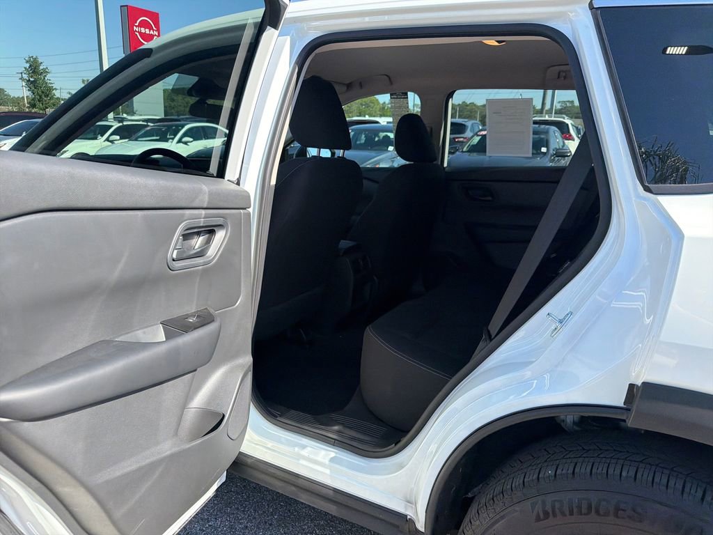 Certified 2025 Nissan Rogue S FWD image 16