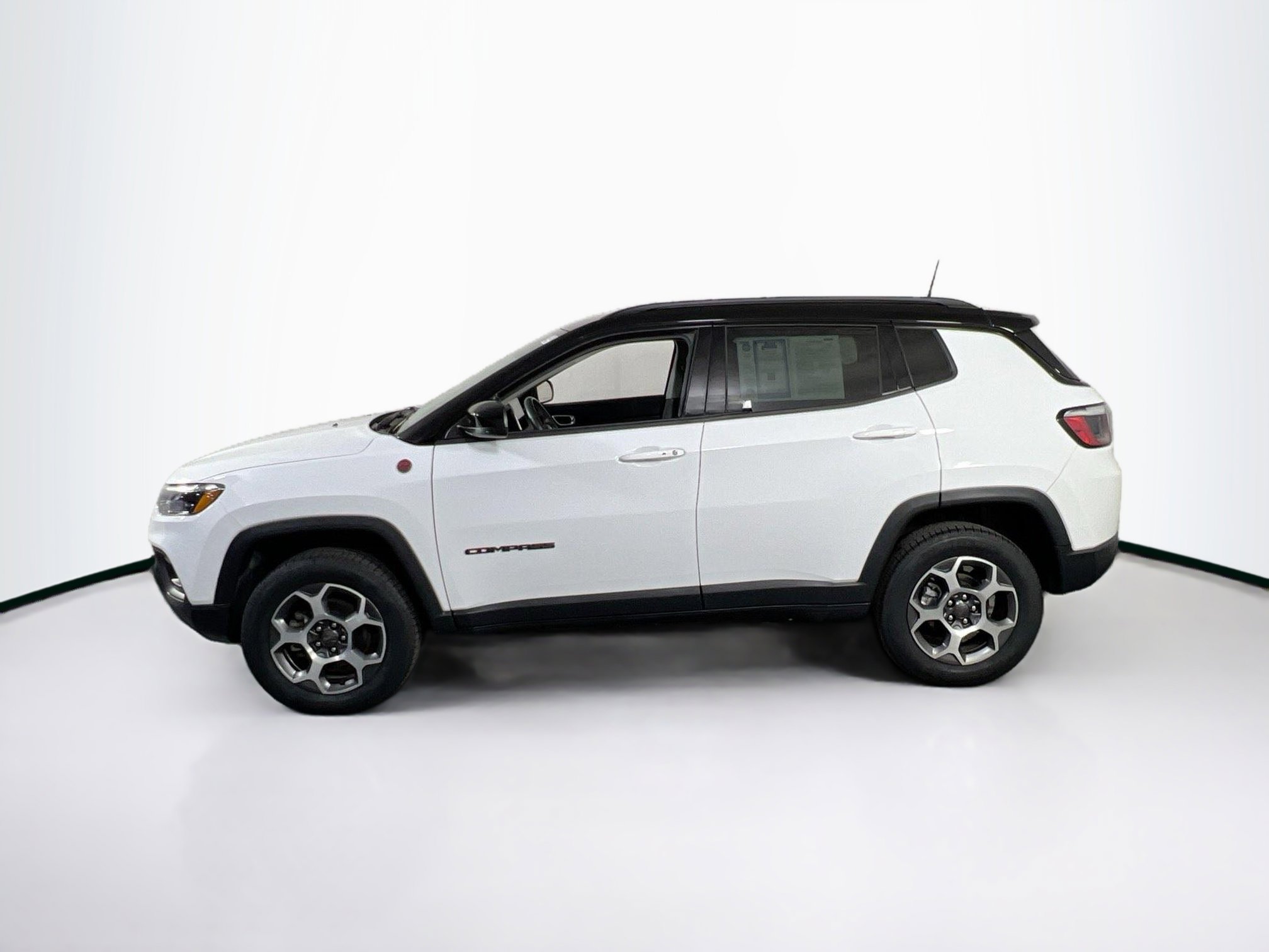 Used 2022 Jeep Compass Trailhawk w/ Trailhawk Convenience Group AWD/4WD image 8