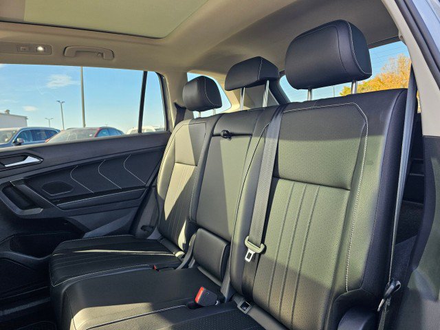 Used 2024 Volkswagen Tiguan SE w/ Panoramic Sunroof Package AWD/4WD image 21