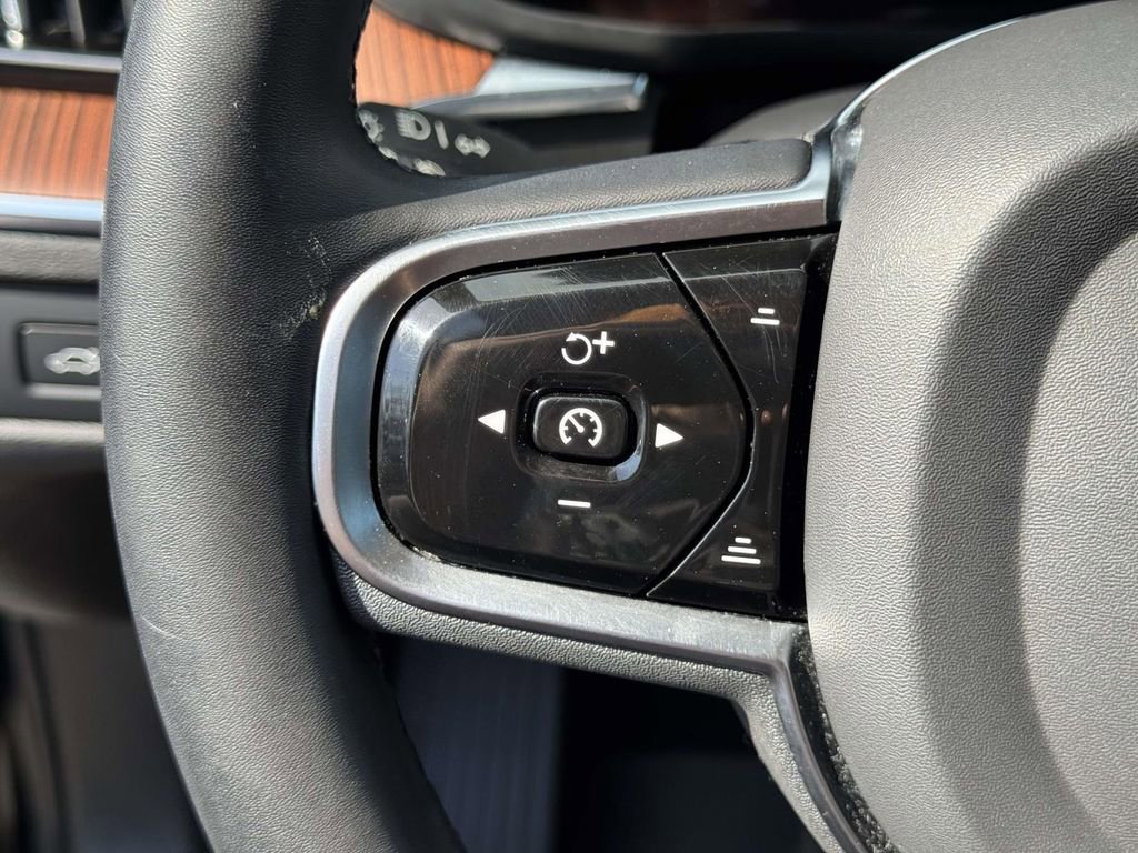 Certified 2023 Volvo XC60 B5 Plus image 19