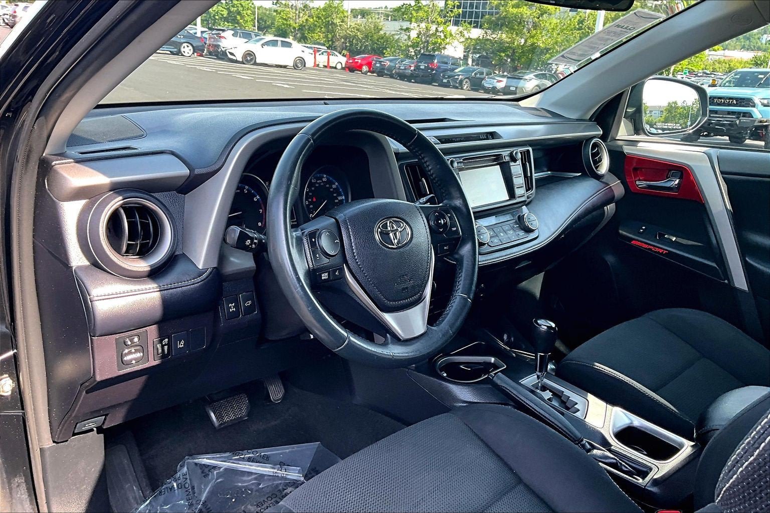 Used 2017 Toyota RAV4 XLE AWD/4WD image 13