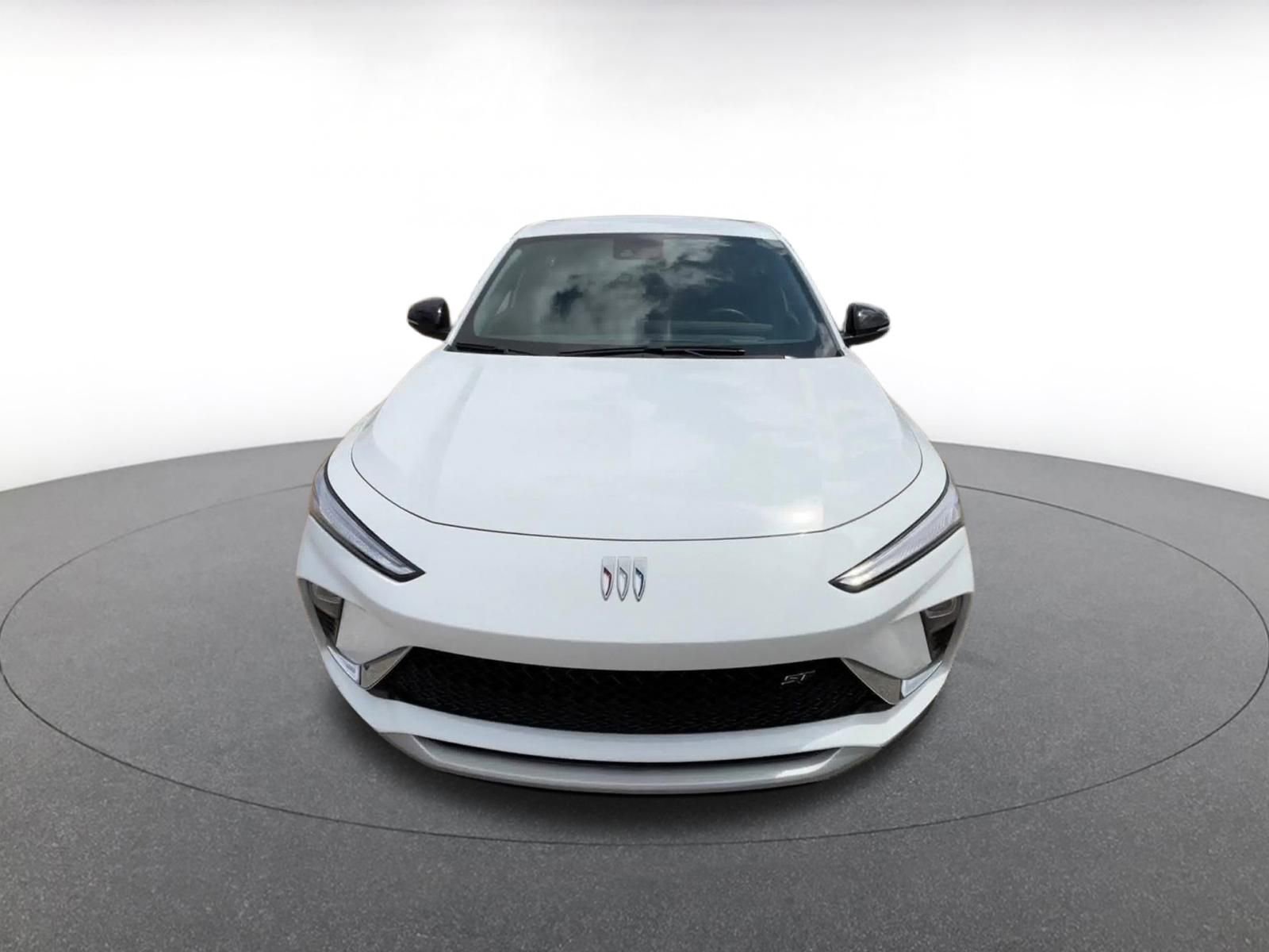 Used 2025 Buick Envista Sport Touring FWD image 4