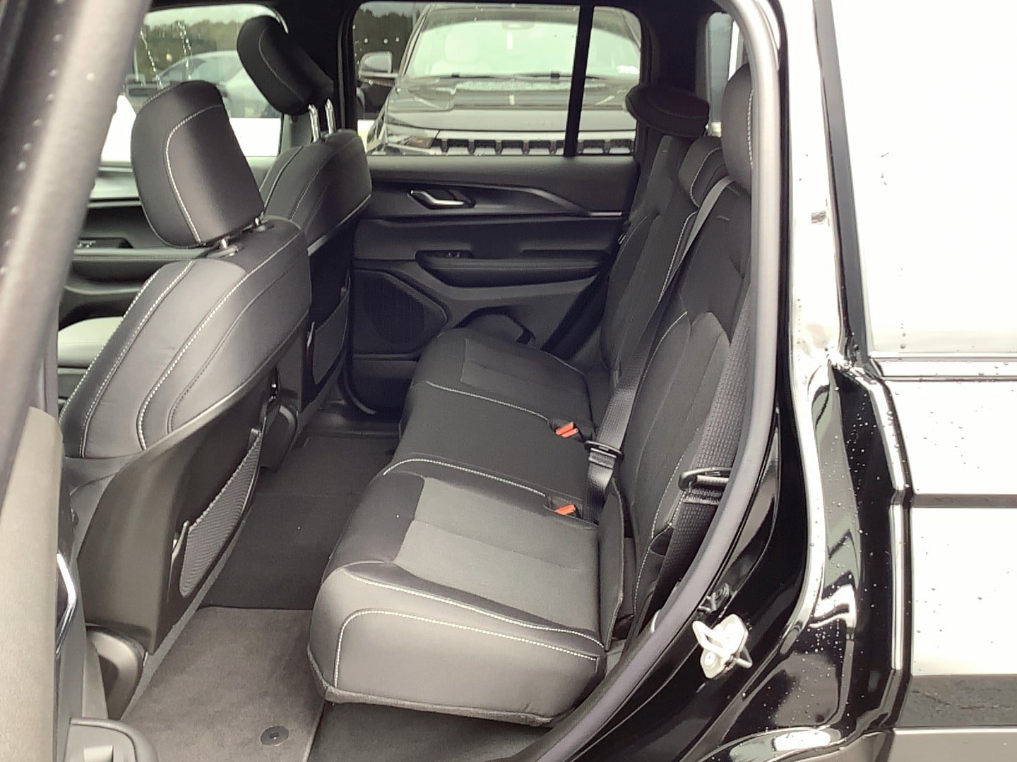 New 2027 Jeep Grand Cherokee Laredo X AWD/4WD image 8