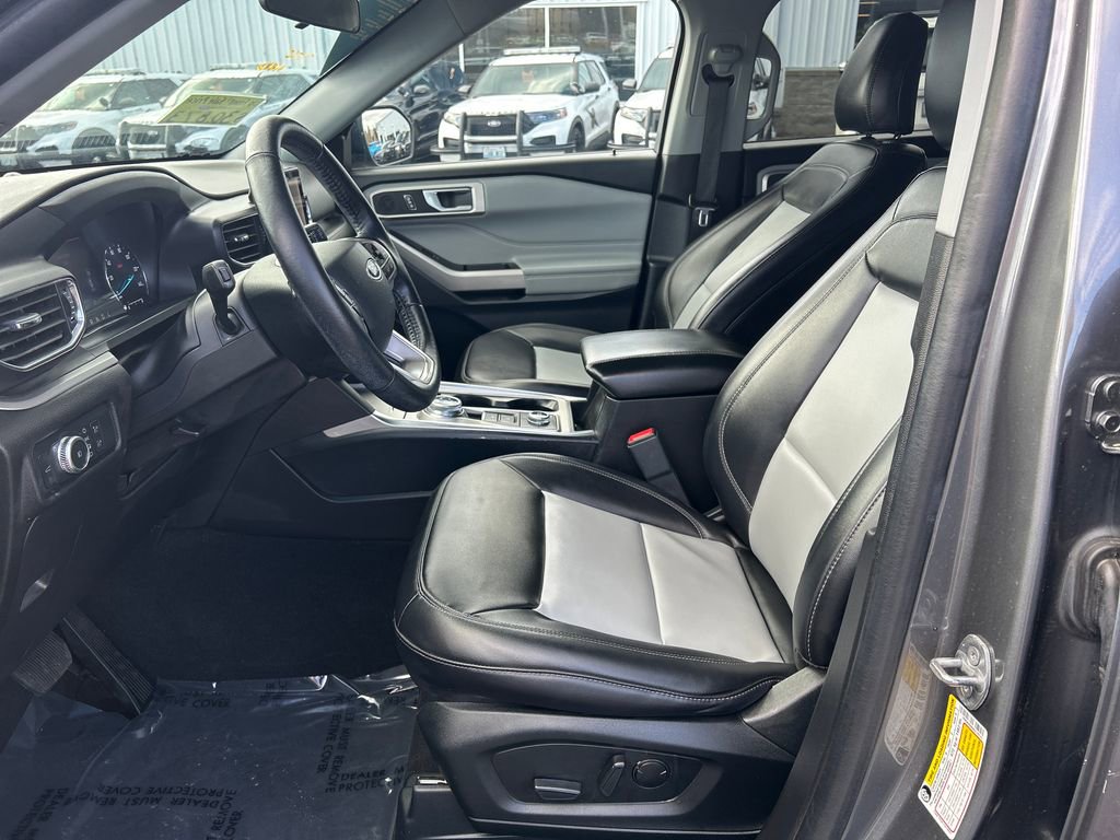 Certified 2022 Ford Explorer XLT w/ Equipment Group 202A image 24