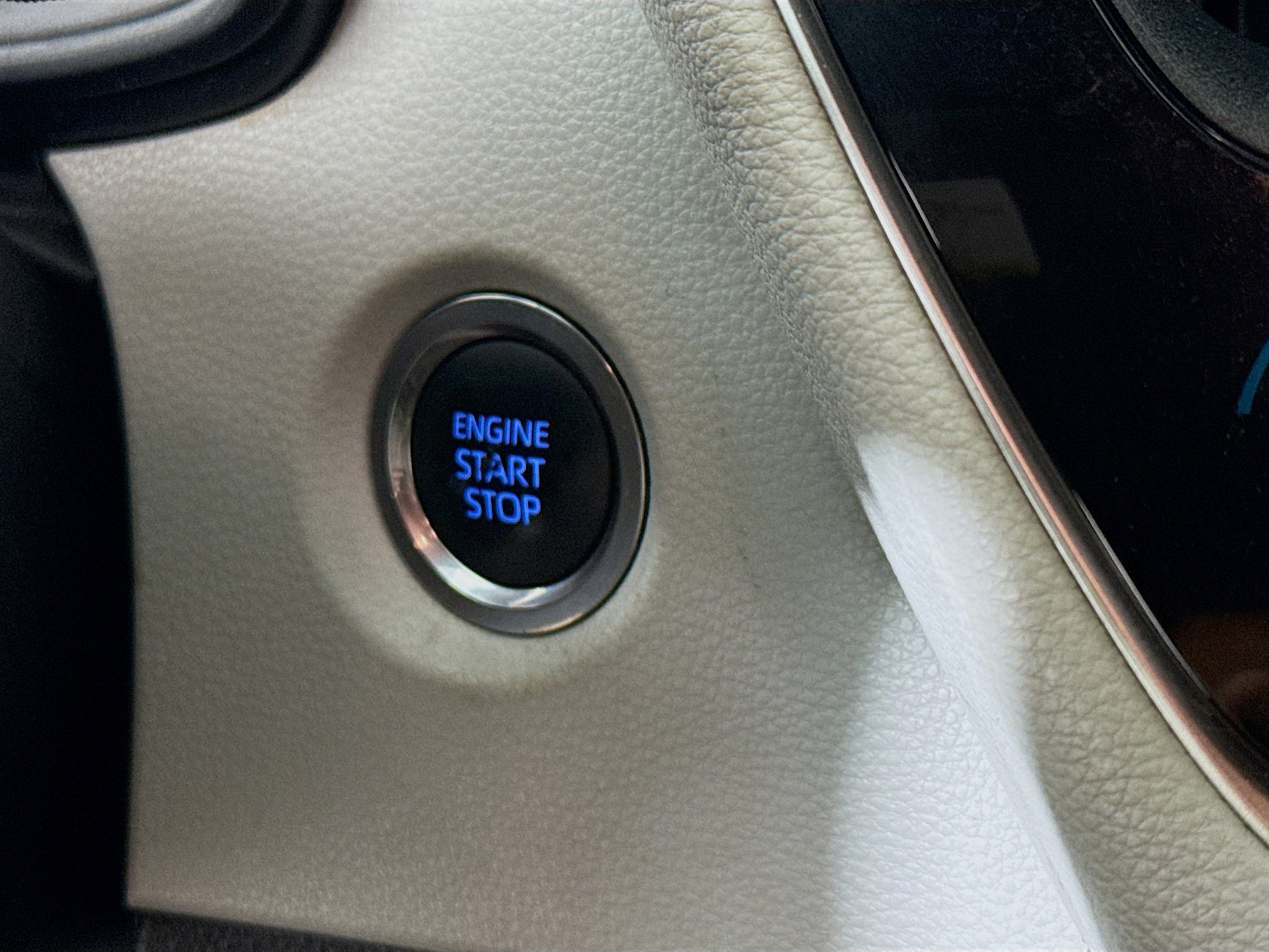 Used 2020 Toyota Corolla SE w/ SE Premium Package FWD image 19