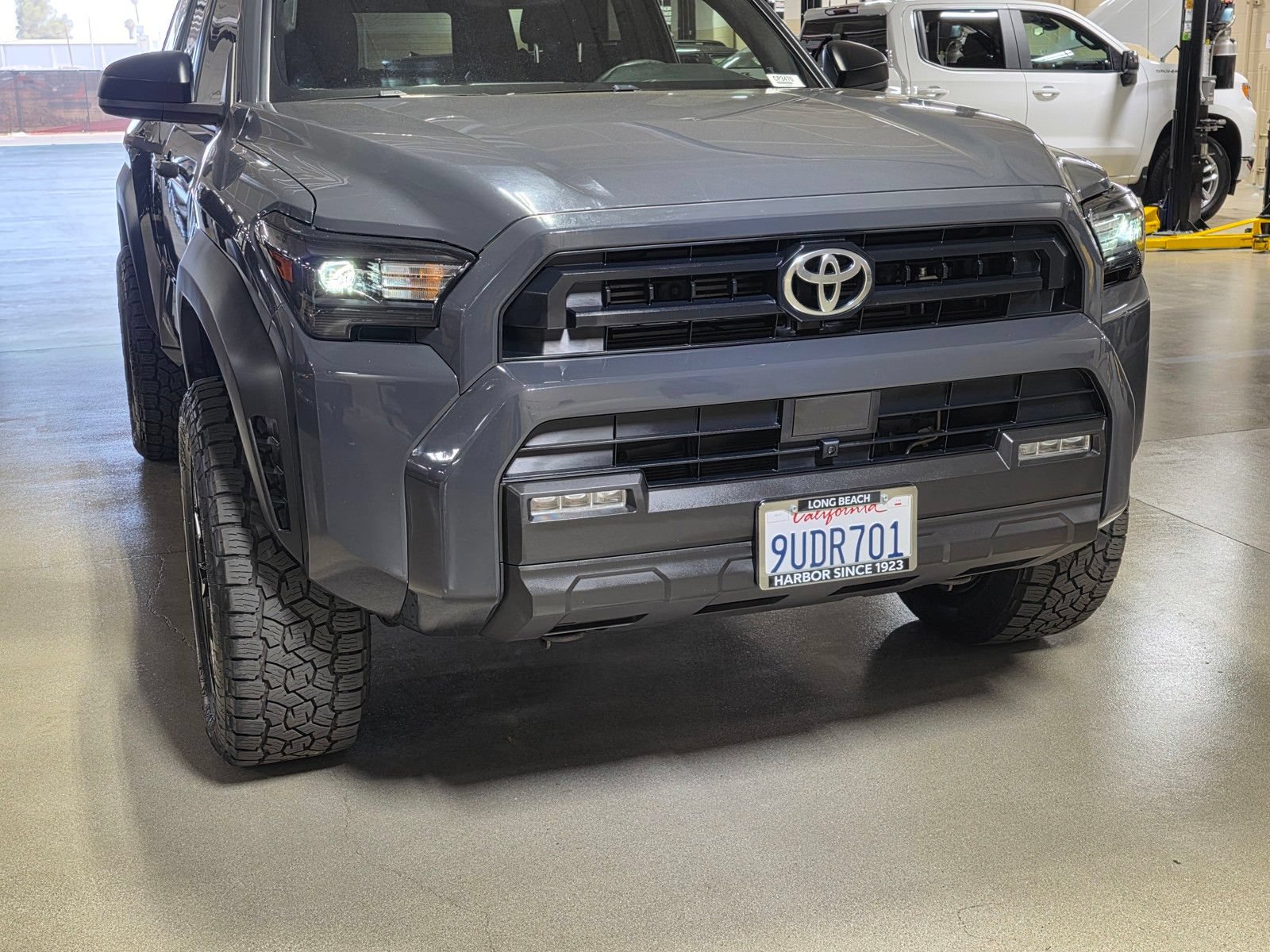 Used 2025 Toyota 4Runner SR5 AWD/4WD image 9