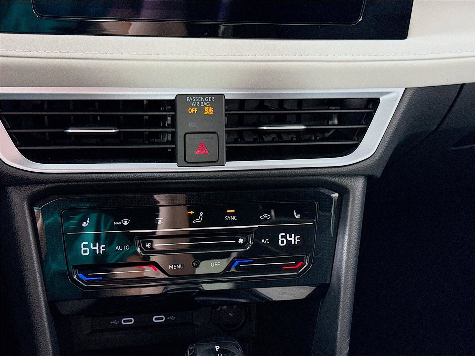 Used 2025 Volkswagen Taos SE image 9