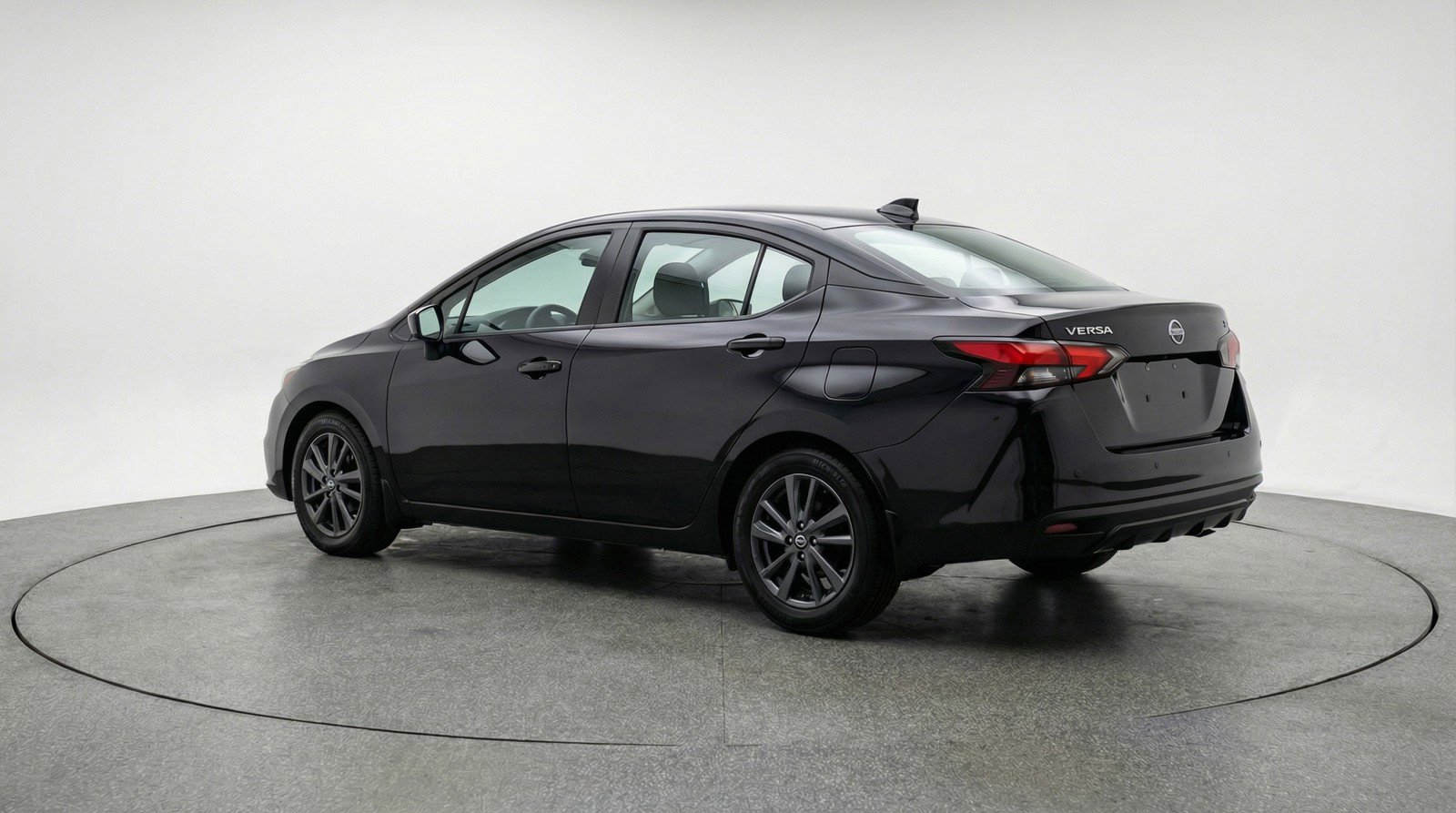 Used 2025 Nissan Versa SV image 6