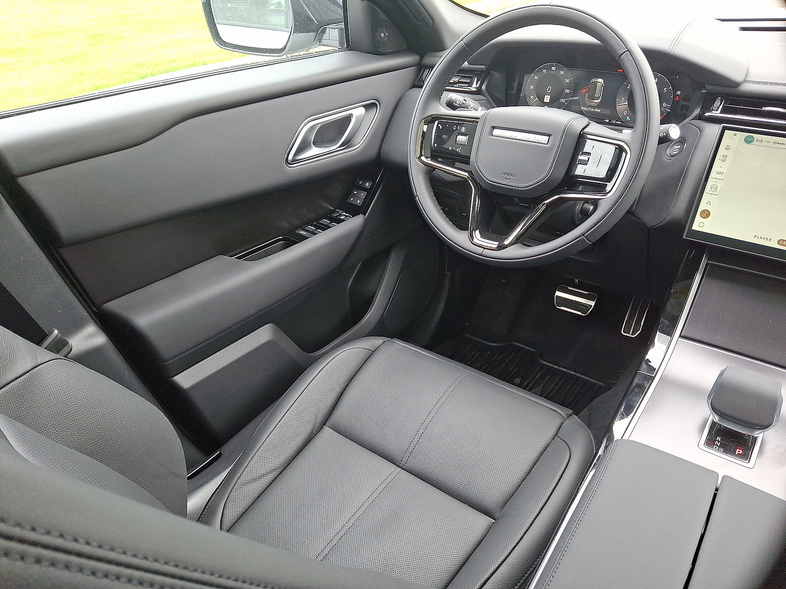 New 2026 Land Rover Range Rover Velar Dynamic SE AWD/4WD image 17