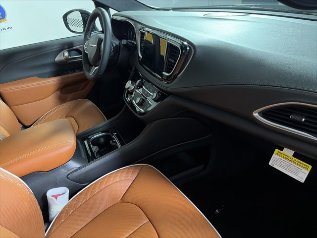 New 2026 Chrysler Pacifica Pinnacle image 17