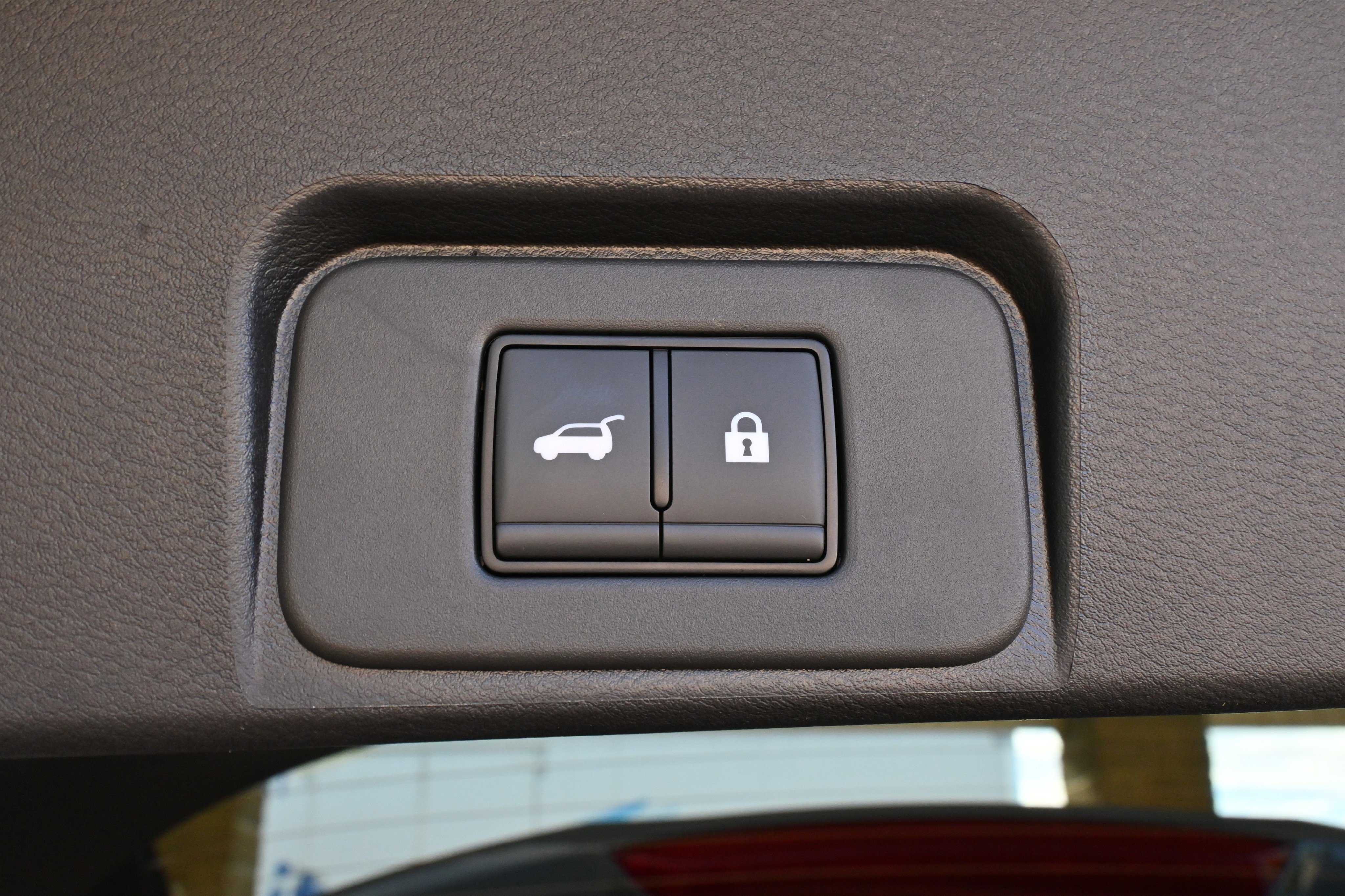 Used 2025 Nissan Rogue SV image 19