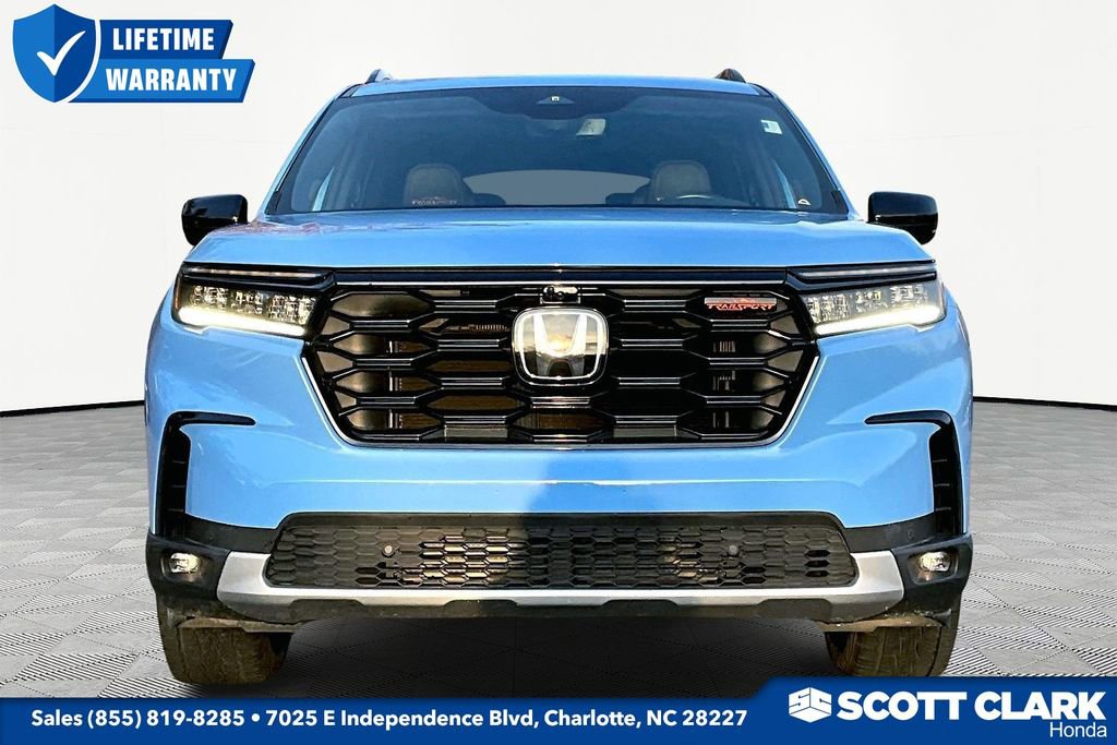 Used 2023 Honda Pilot TrailSport image 2