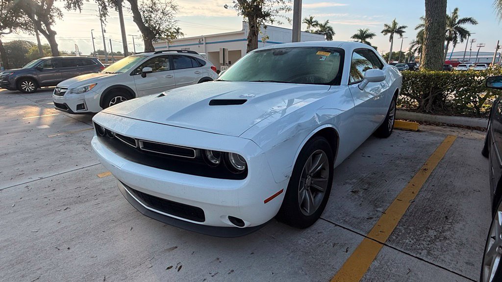 Used 2019 Dodge Challenger SXT RWD image 2