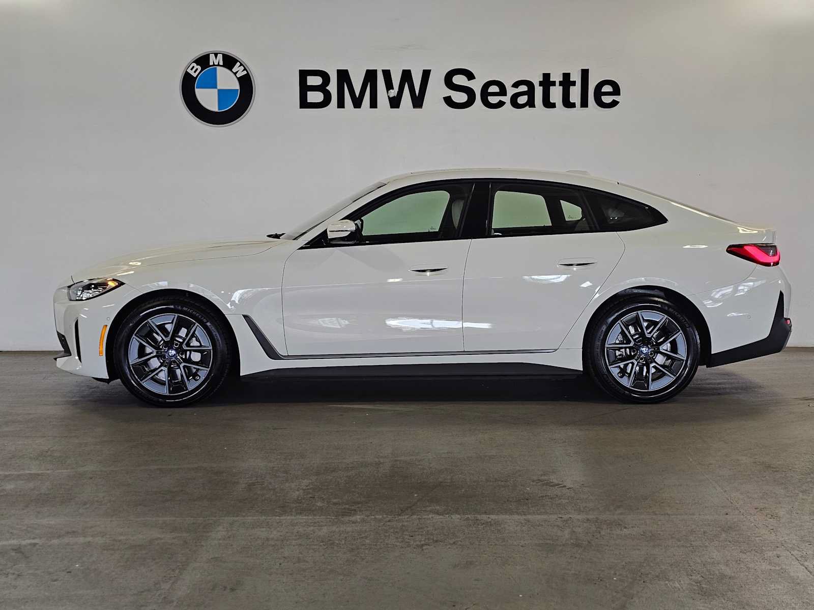 Certified 2023 BMW i4 eDrive35 RWD image 3
