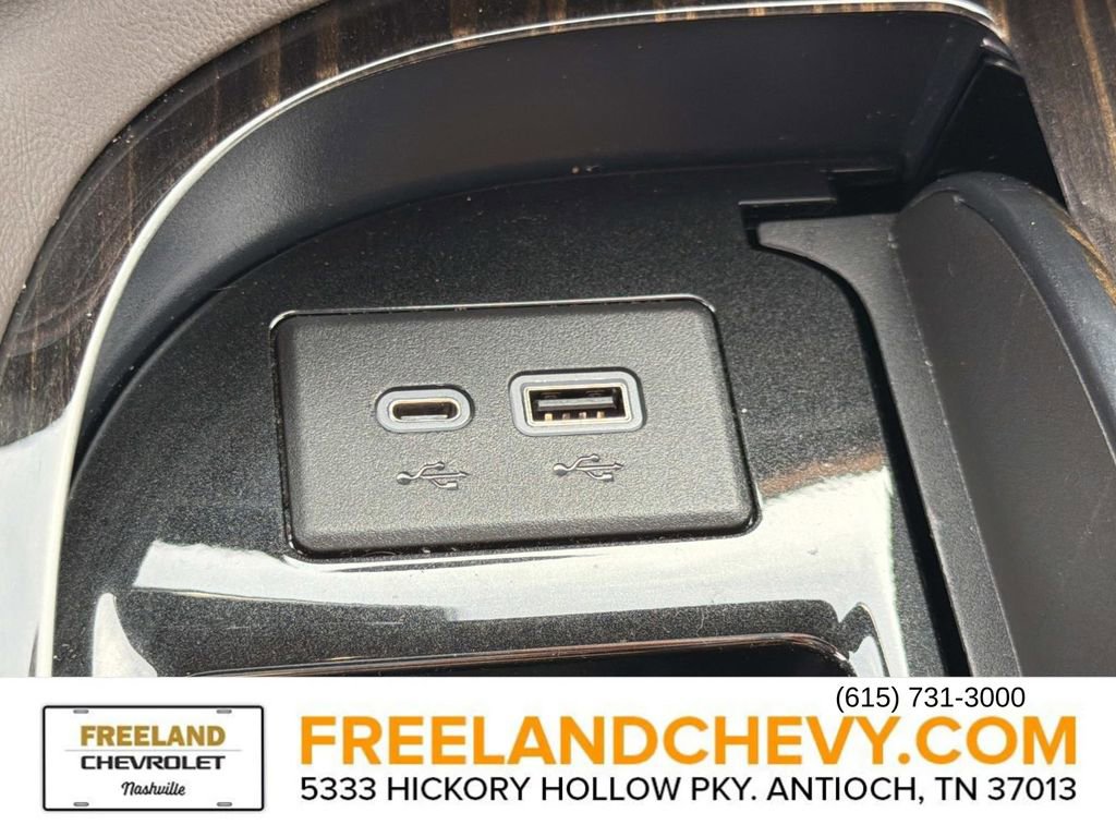 Used 2023 Cadillac Escalade Premium Luxury image 35