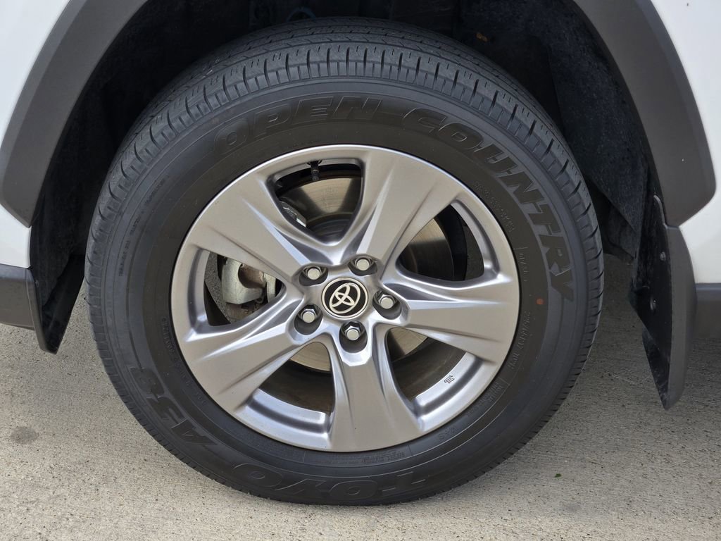 Used 2024 Toyota RAV4 XLE w/ Convenience Package image 7