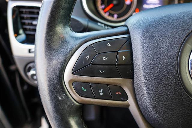 Used 2019 Jeep Cherokee Limited image 14