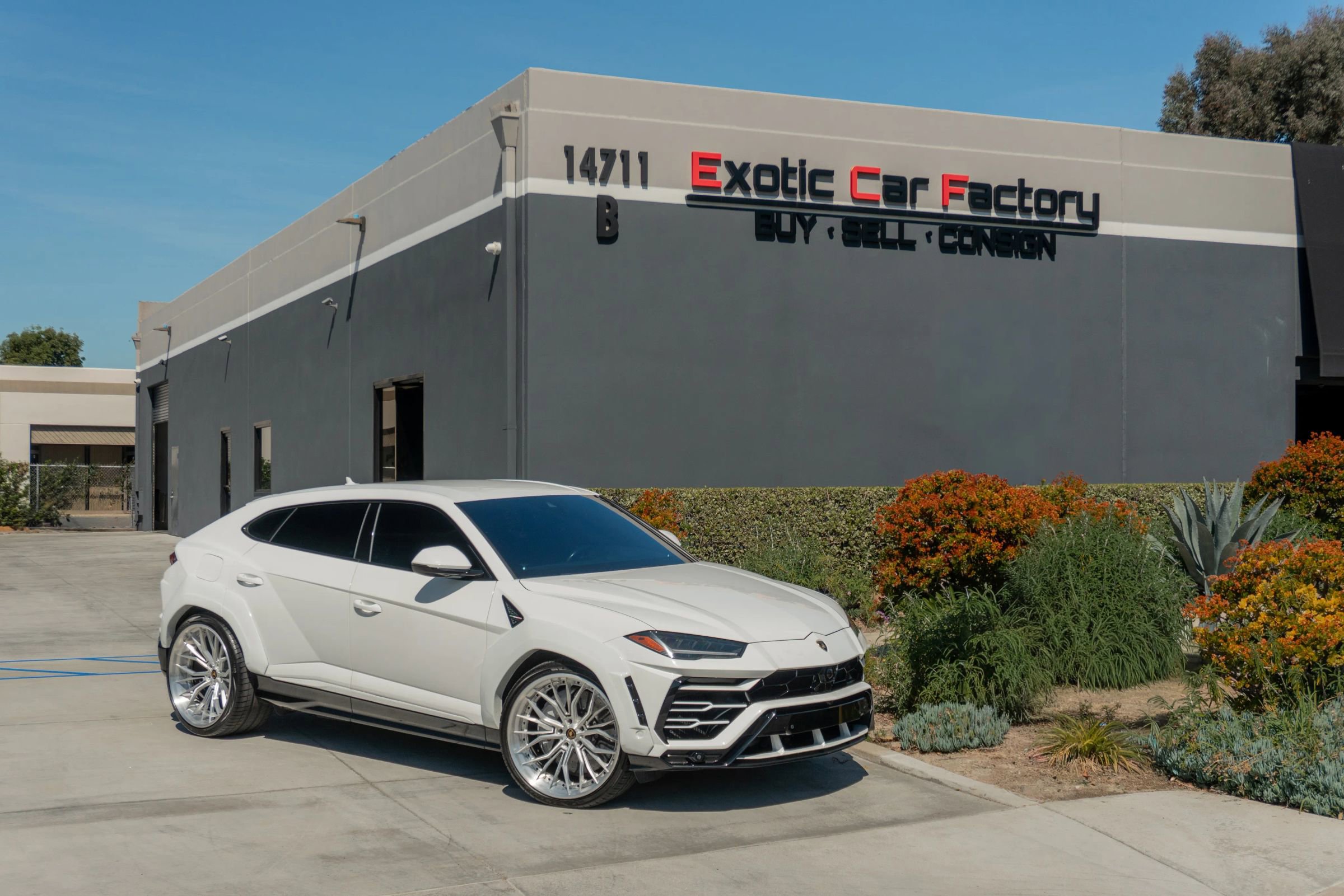 Used 2019 Lamborghini Urus AWD/4WD image 1