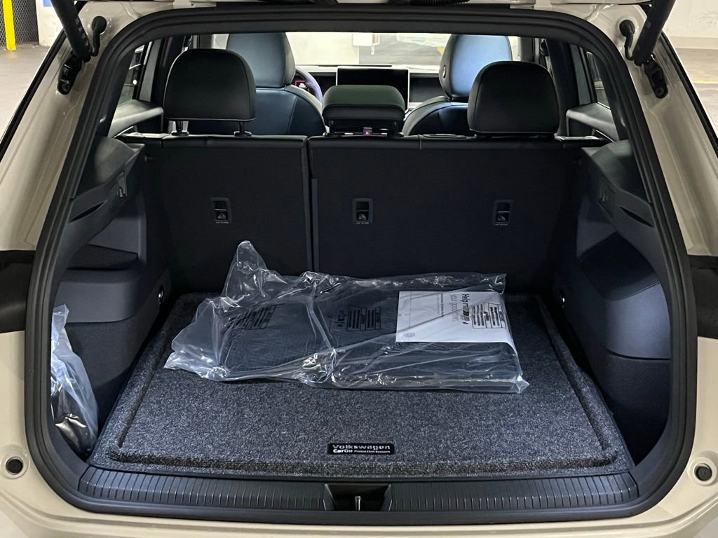 New 2025 Volkswagen Tiguan SE R-Line image 39
