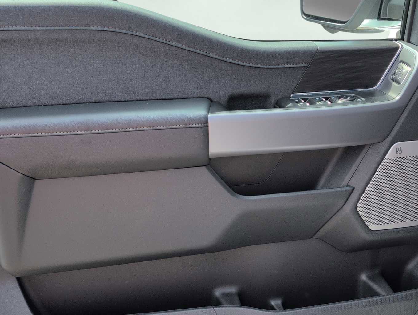 New 2025 Ford F150 Lariat w/ Equipment Group 501A Mid image 5