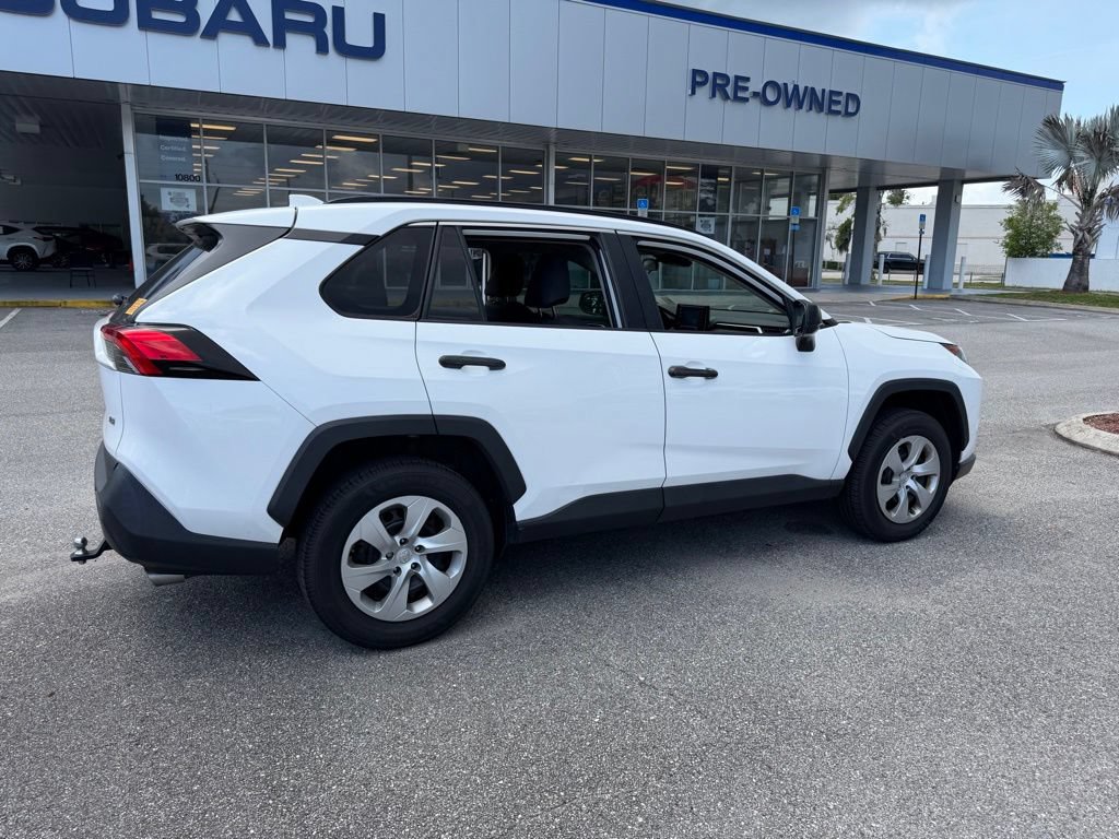 Used 2021 Toyota RAV4 LE FWD image 3