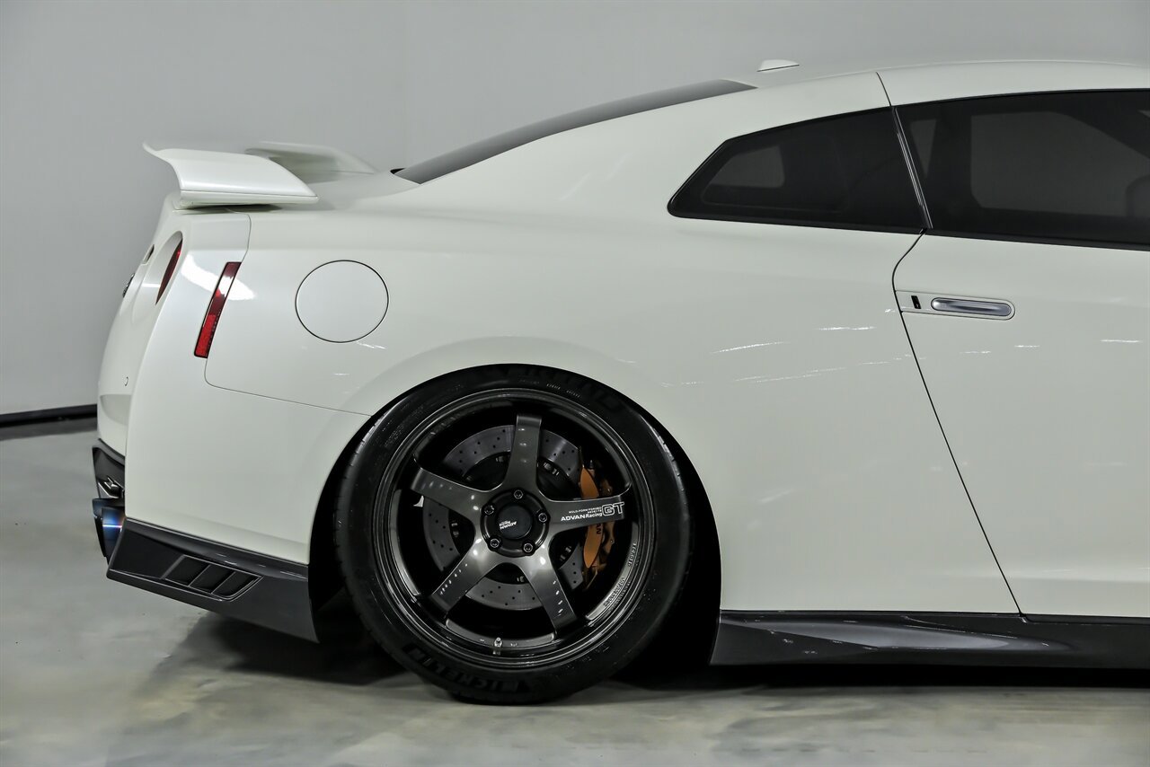 Used 2019 Nissan GT-R Premium w/ Premium Interior Package image 14