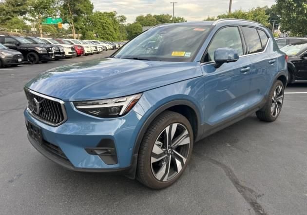 Certified 2025 Volvo XC40 B5 Ultra w/ Climate Package