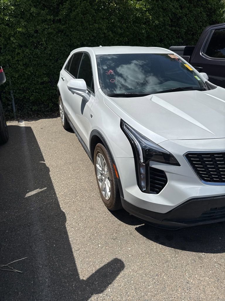 Used 2023 Cadillac XT4 Luxury w/ Cold Weather Package FWD image 2