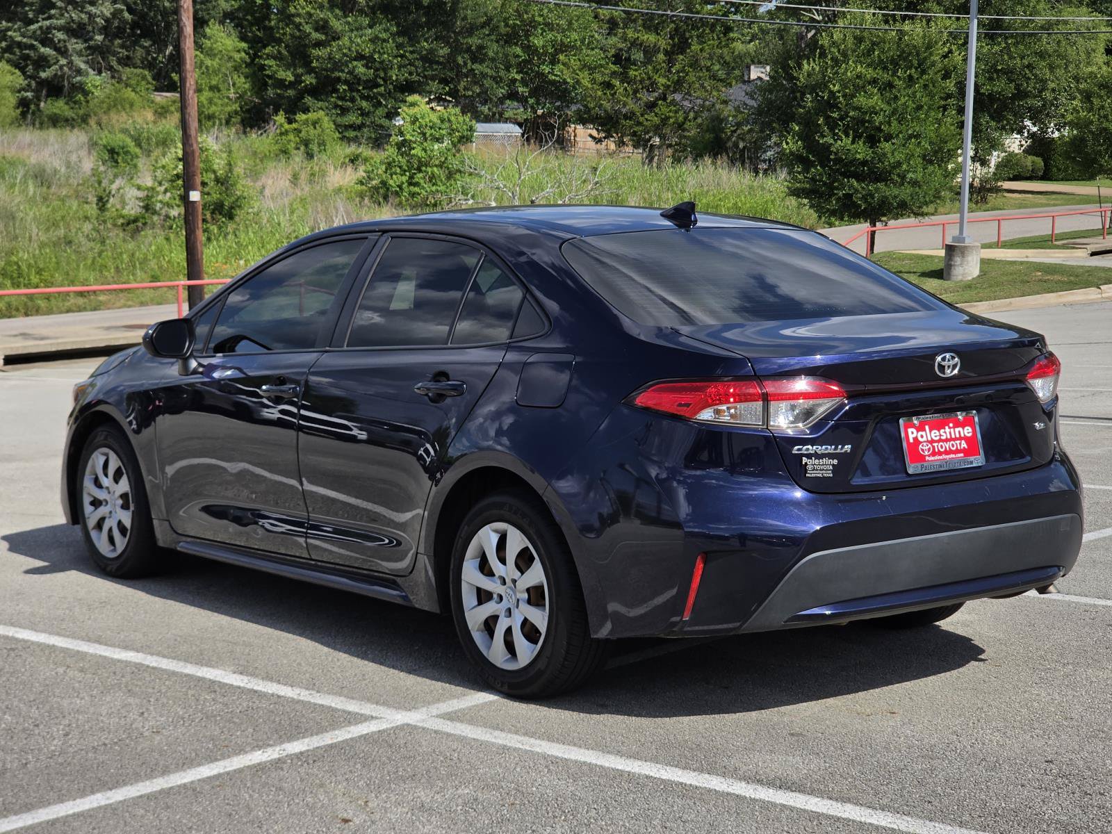 Used 2021 Toyota Corolla LE FWD image 4