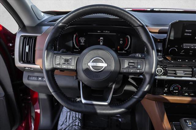 Used 2023 Nissan Pathfinder Platinum image 13