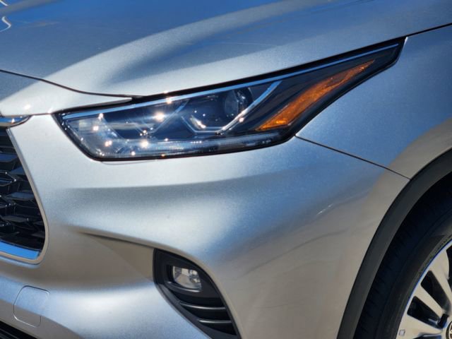 Certified 2025 Toyota Highlander Platinum AWD/4WD image 9