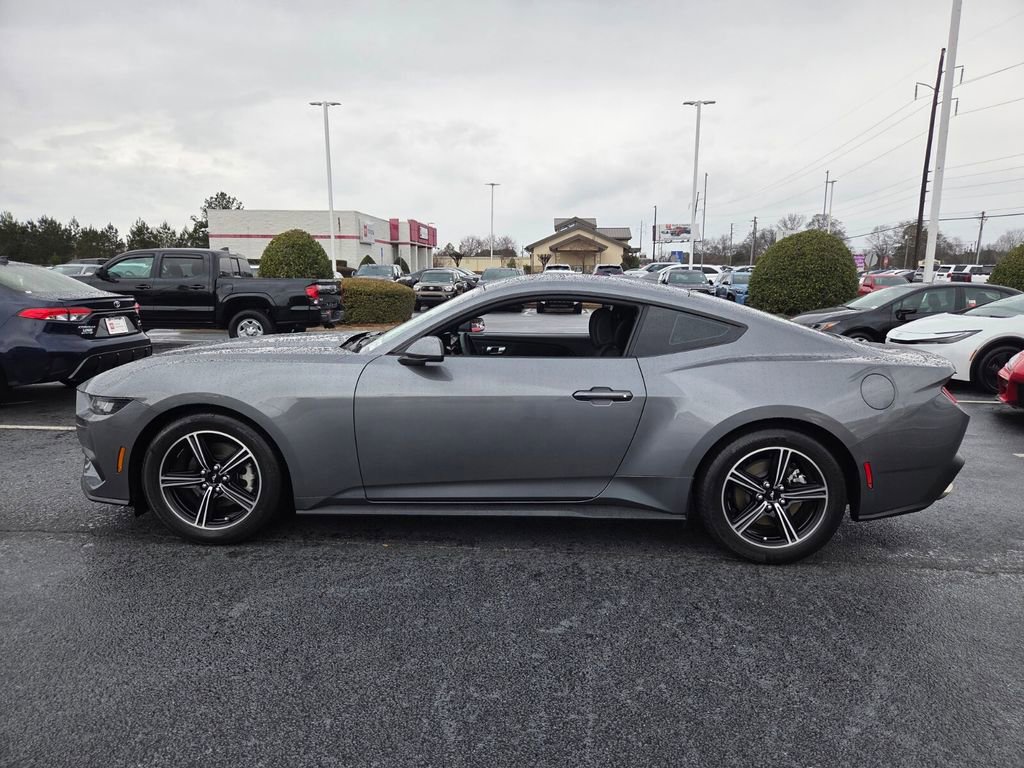 Used 2025 Ford Mustang Coupe image 4