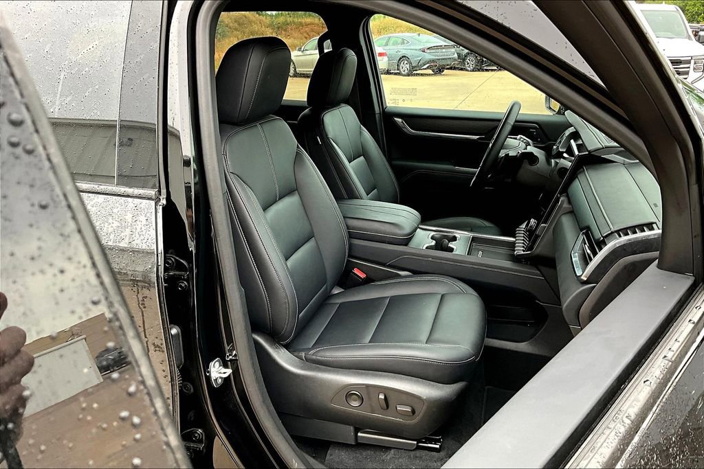 Used 2024 GMC Acadia Elevation image 10