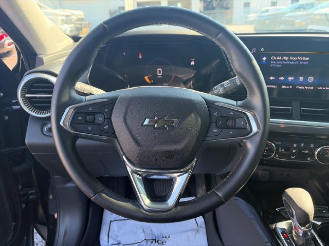 Used 2024 Chevrolet Trax ACTIV w/ Sunroof Package FWD image 17