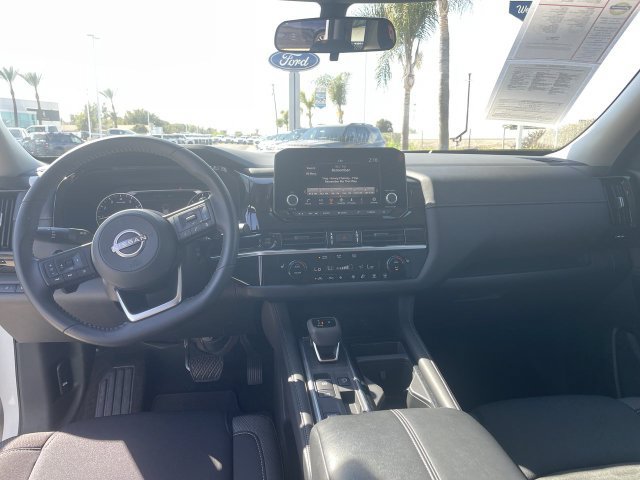 Used 2025 Nissan Pathfinder SV FWD image 19