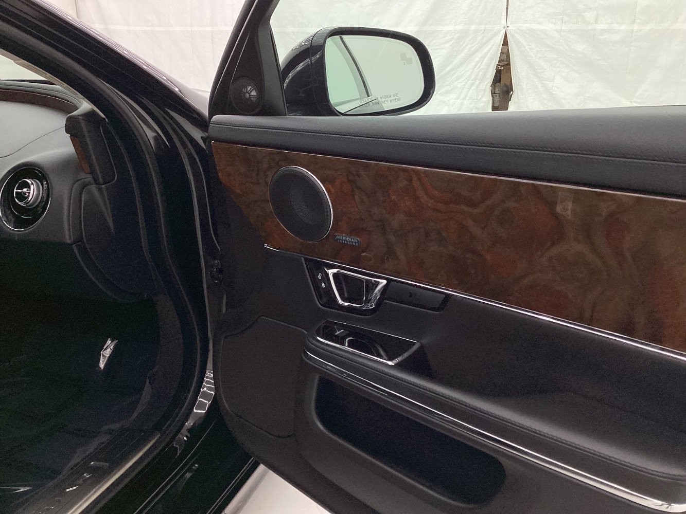 Used 2018 Jaguar XJ R-Sport image 21