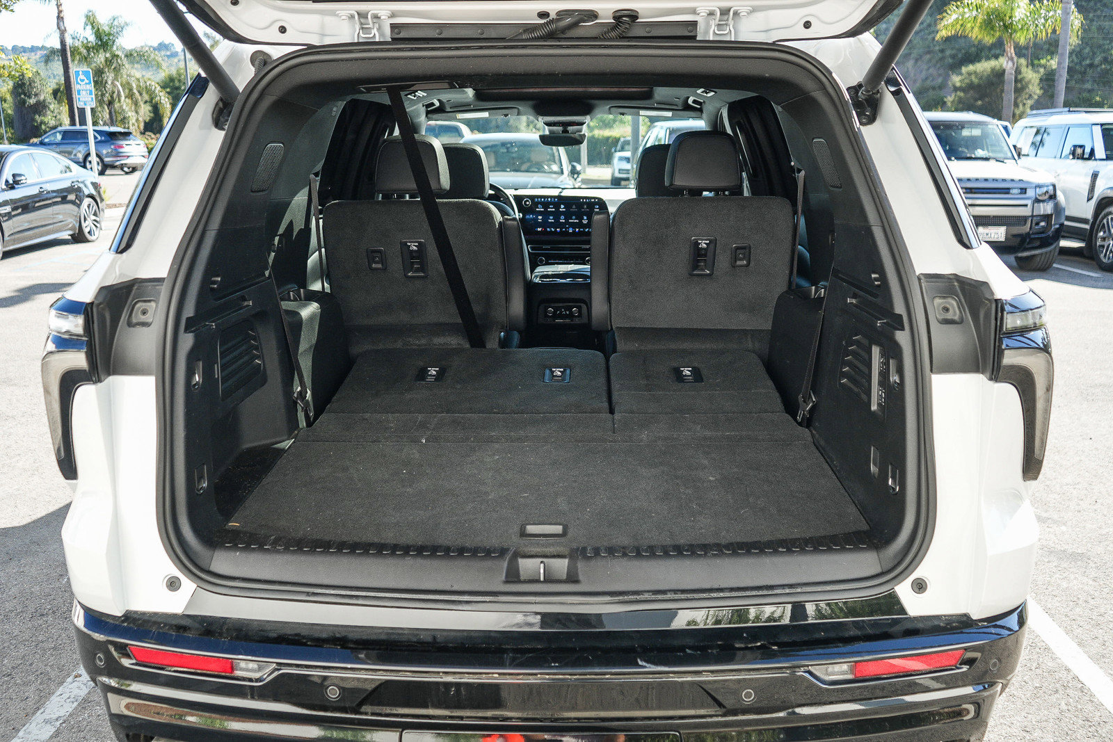 Used 2024 Chevrolet Traverse RS FWD image 26