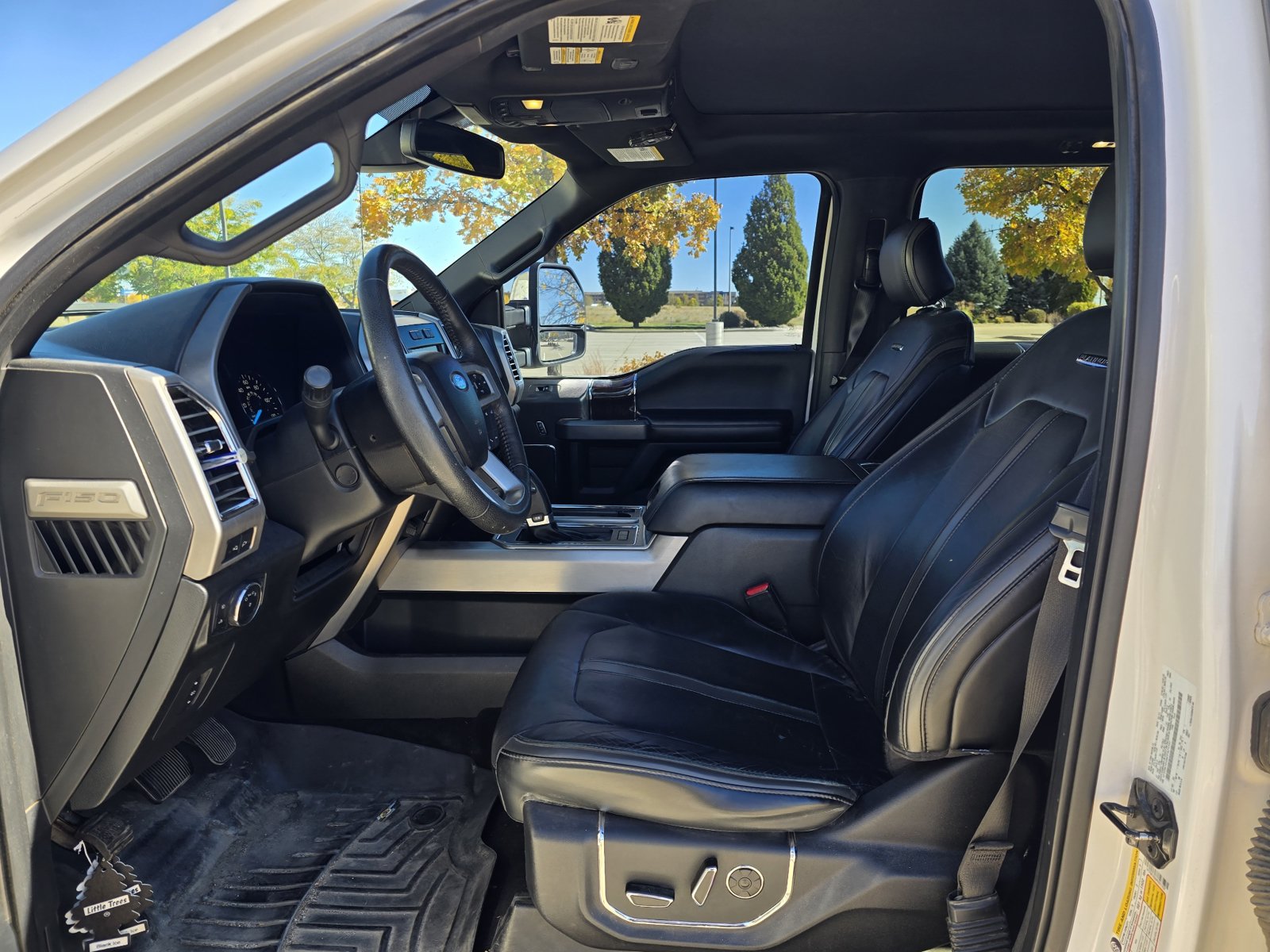 Used 2015 Ford F150 Platinum w/ Equipment Group 701A Luxury AWD/4WD image 12