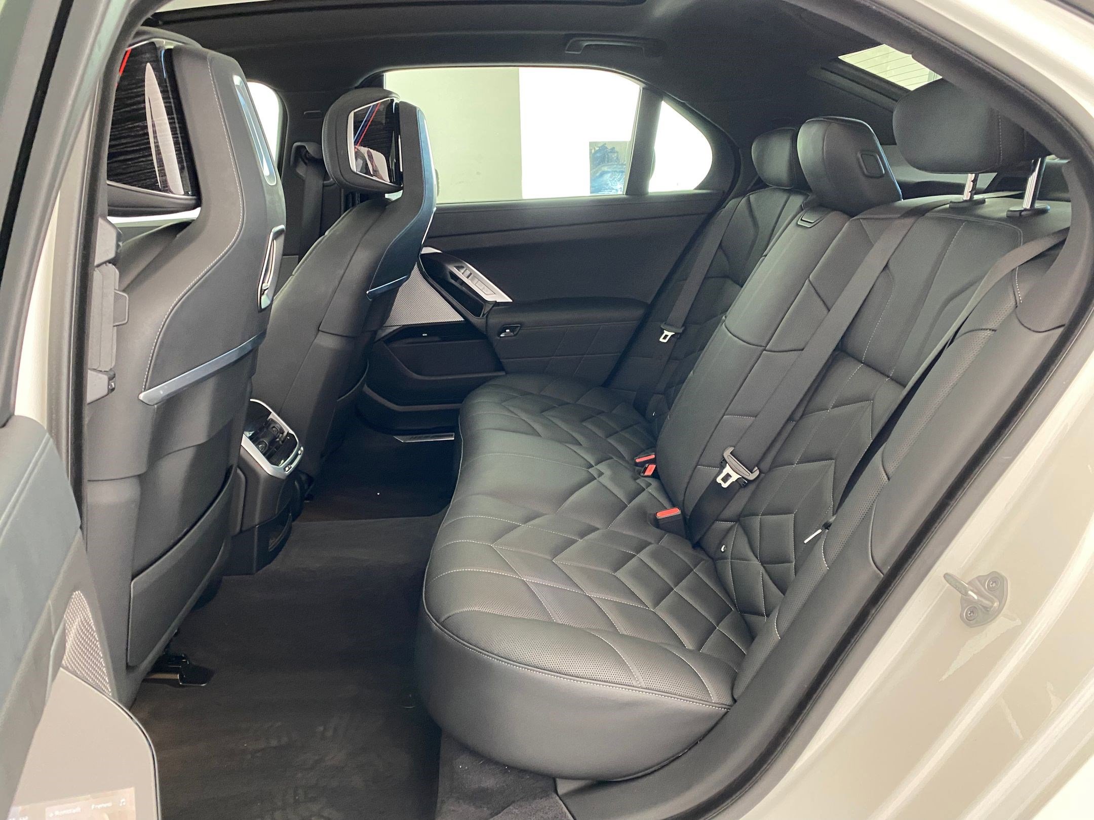 Certified 2024 BMW 750e xDrive image 13