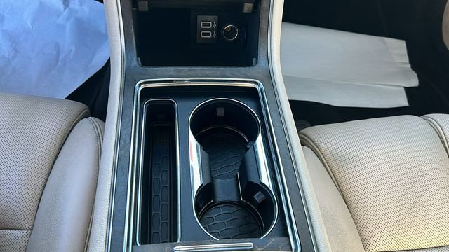 Used 2017 Lincoln Continental Reserve w/ Luxury Package image 22