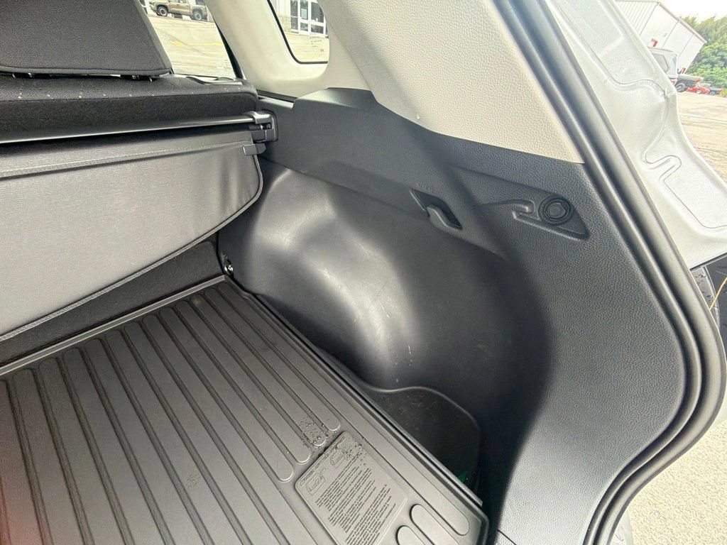 Used 2024 Toyota Corolla Cross LE w/ Moonroof Package AWD/4WD image 39