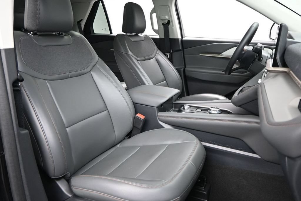 New 2025 Ford Explorer Active w/ Active Comfort Package AWD/4WD image 13