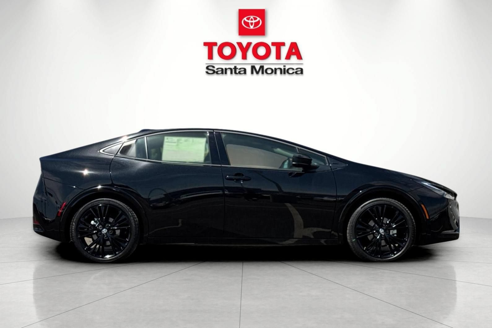New 2027 Toyota Prius FWD image 2