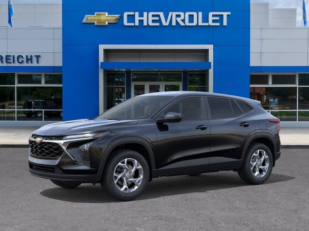 New 2026 Chevrolet Trax LS w/ LS Convenience Package FWD image 2