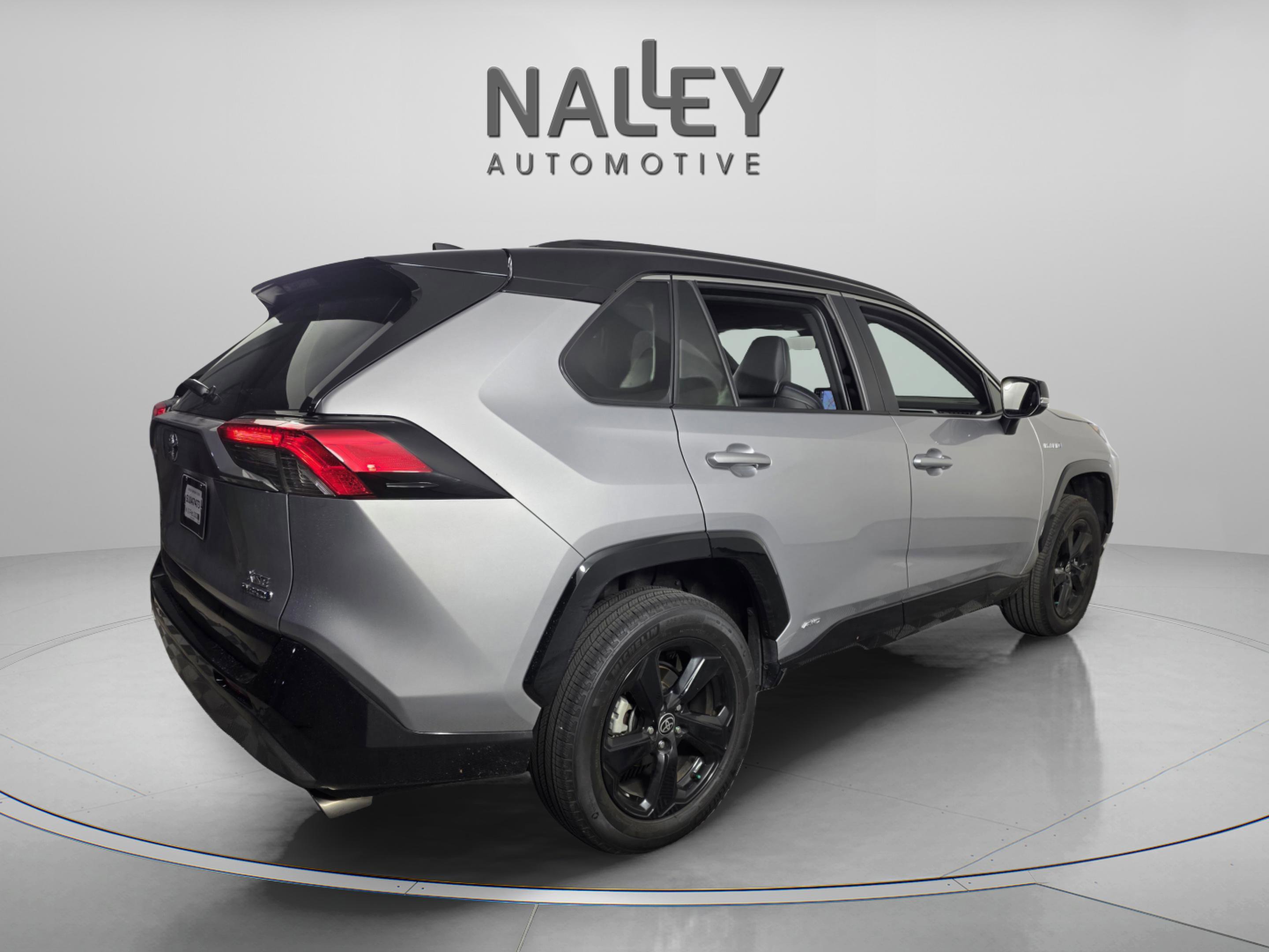 Used 2021 Toyota RAV4 XSE image 4