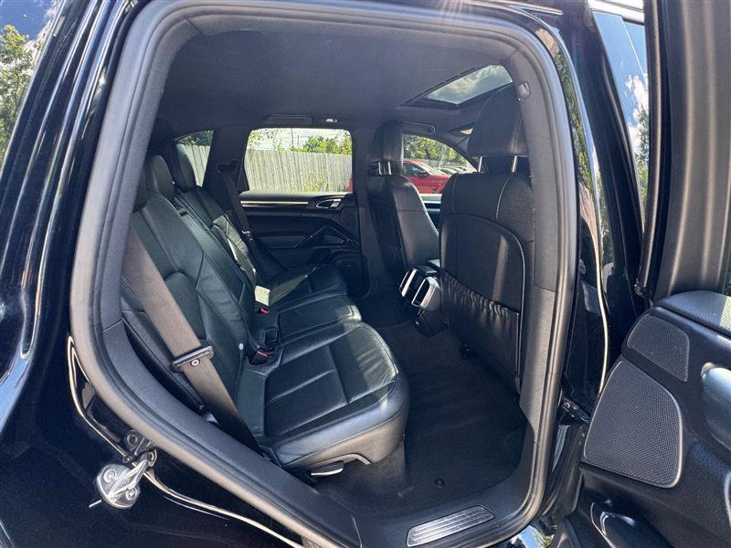 Used 2014 Porsche Cayenne AWD/4WD image 28