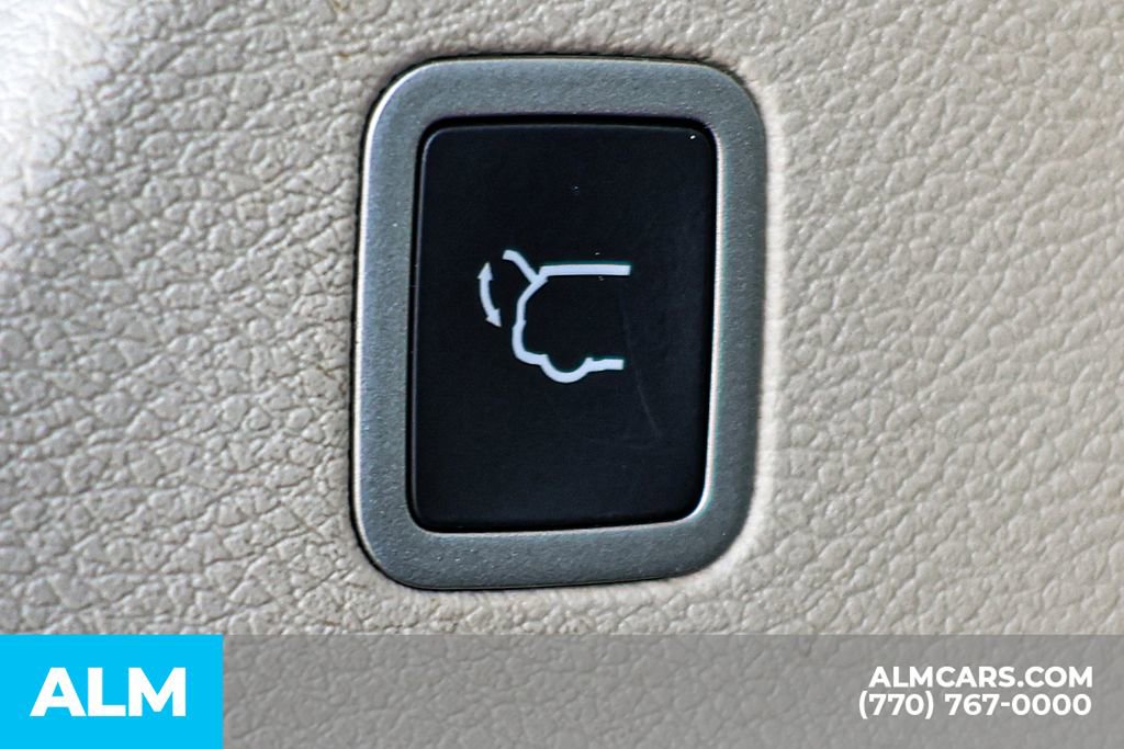 Used 2023 Chrysler Pacifica Touring-L image 27